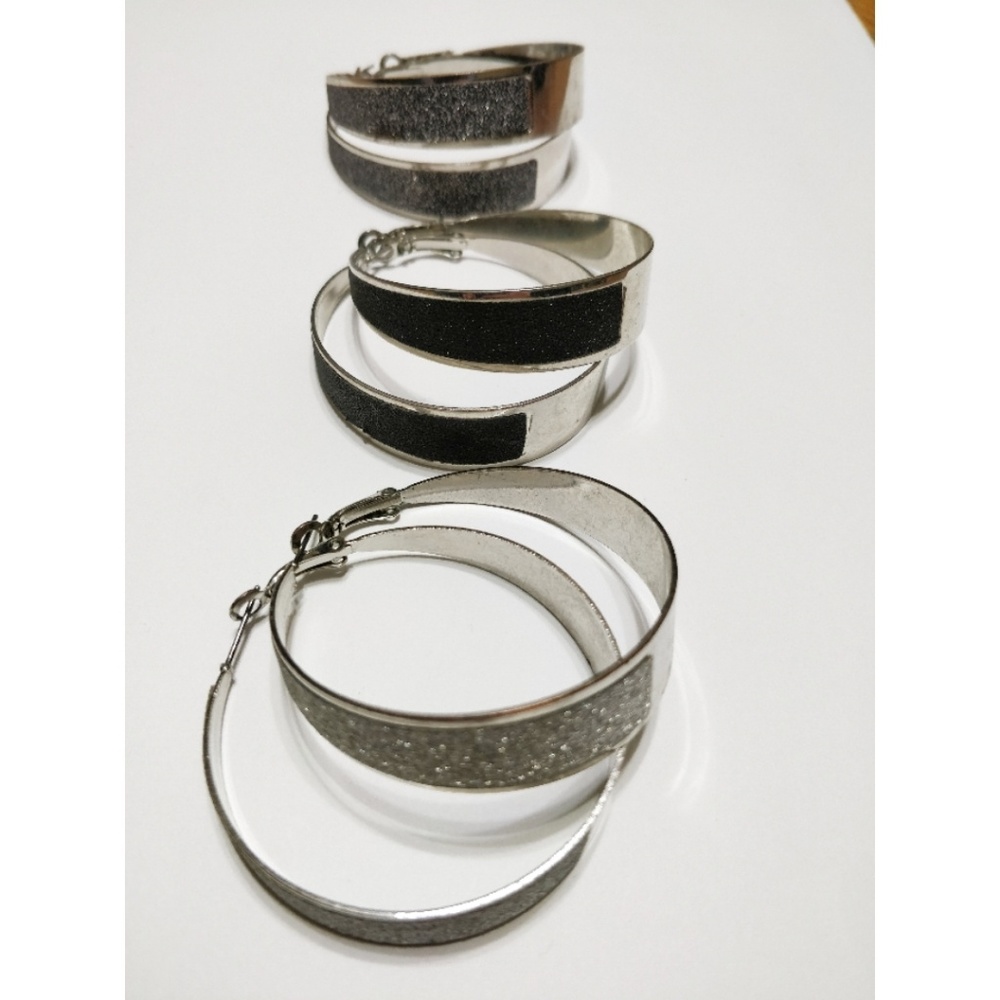 3 sets of earrings in 3 tones